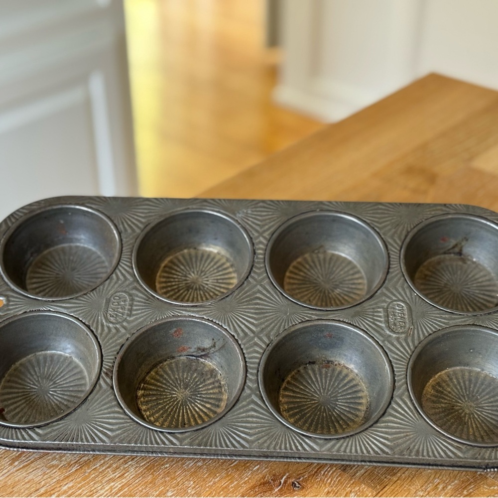 Vintage Ovenex Cupcake Muffin Pan 303 - Sunburst Pattern
